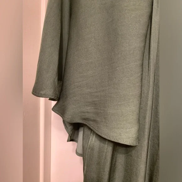 π¦πΏ Flutter into Fashion! Halston Heritage Green Blouse - Size L πΏπ¦ - Picture 3 of 15